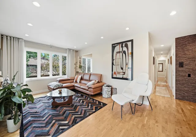 Listing Photo 4 - Condo for sale in building located at 3105 Toulon Dr, Northbrook, IL 60062 - Unit #E2