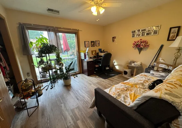 Listing Photo 2 - Condo for sale in building located at 807 Florence Ln, Sterling, IL 61081 - Unit #A