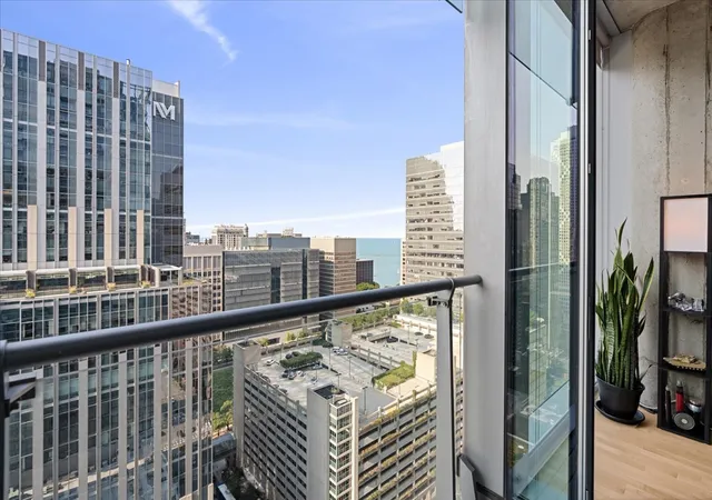 Listing Photo 4 - Condo for sale in building located at 600 N Fairbanks Ct, Chicago, IL 60611 - Unit #2704