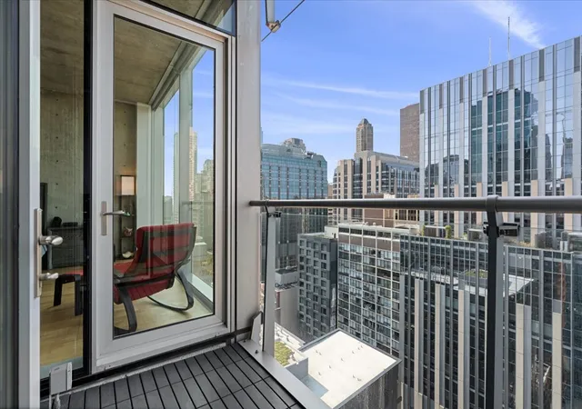 Listing Photo 5 - Condo for sale in building located at 600 N Fairbanks Ct, Chicago, IL 60611 - Unit #2704