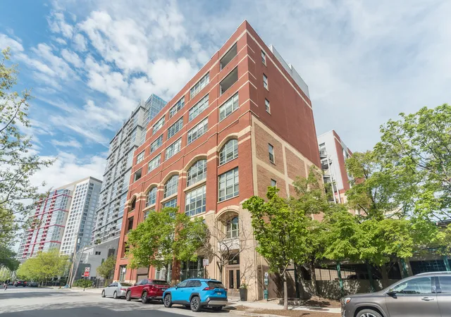 Photo 2 of Condo for sale at 2001 S Calumet Ave #408, Chicago, IL 60616 | MLS# 12753996 | Listing updated on 2026-09-14