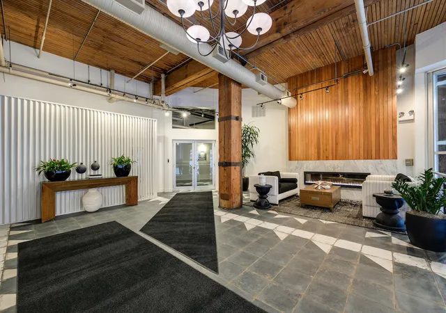 Listing Photo 5 - Condo for sale in building located at 360 W Illinois Ave, Chicago, IL 60654 - Unit #2F