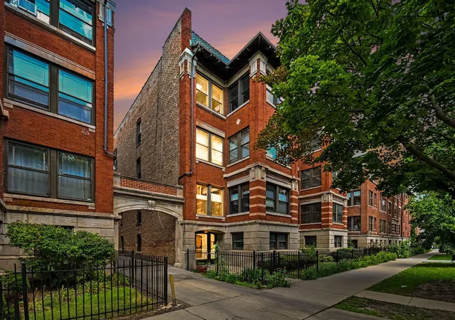 Photo 1 of Condo for sale at 1140 E Hyde Park Blvd #3D, Chicago, IL 60615 | MLS# 12754001 | Listing updated on 2026-09-14