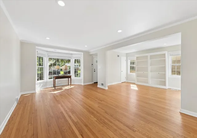 Photo 3 of Single family home for sale at 216 Richmond St, Evanston, IL 60202 | MLS# 12754013 | Listing updated on 2026-10-07