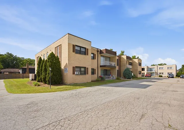 Photo 17 of Condo for sale at 18320 Cherry Crk Dr #8, Homewood, IL 60430 | MLS# 12754016 | Listing updated on 2026-10-02