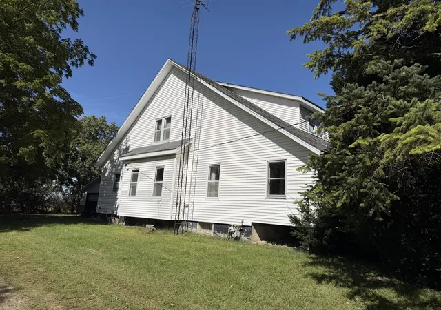 Photo 4 of House for sale at 305 N Michigan St, Ashkum, IL 60911 | MLS# 12754020 | Listing updated on 2026-10-06