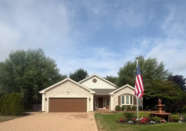 Single family home for sale at 2920 Farmington Dr, Lindenhurst, IL 60046 | MLS# 12754023