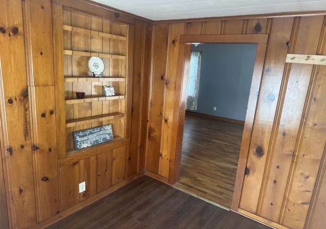 Photo 2 of Single family home for sale at 722 E Taylor St, Benton, IL 62812 | MLS# 12754026 | Listing updated on 2026-09-12