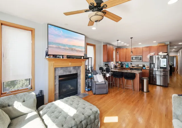 Listing Photo 5 - Condo for sale in building located at 4135 S Vincennes Ave, Chicago, IL 60653 - Unit #3N