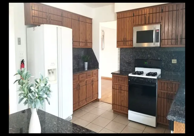 Photo 3 of Single family home for sale at 8430 Glen Oaks Rd, Orland Park, IL 60462 | MLS# 12754034 | Listing updated on 2026-09-14