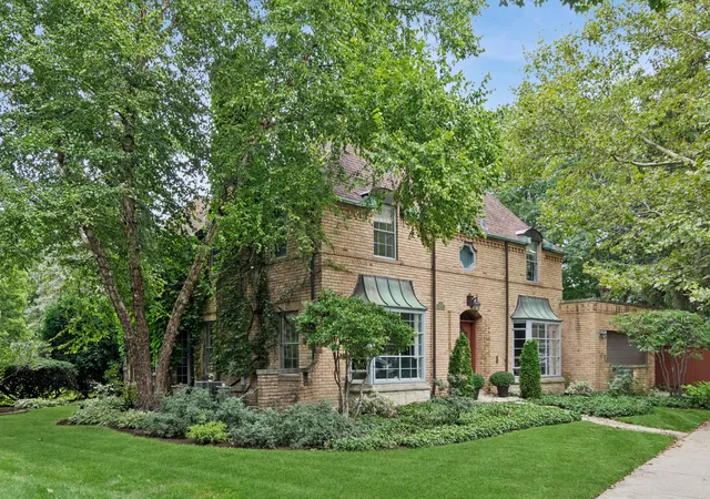Photo 1 of Single family home for sale at 6755 N Jean Ave, Chicago, IL 60646 | MLS# 12754038 | Listing updated on 2026-09-23