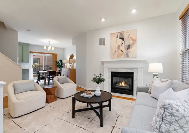 Photo 2 of Townhouse for sale at 4048 N Clark St #D, Chicago, IL 60613 | MLS# 12754049 | Listing updated on 2026-09-14