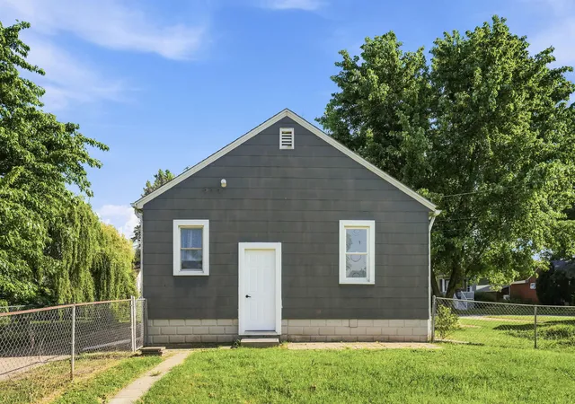 Photo 2 of Single family home for sale at 2618 38th Avenue, Moline, IL 61265 | MLS# 12754060 | Listing updated on 2026-09-14