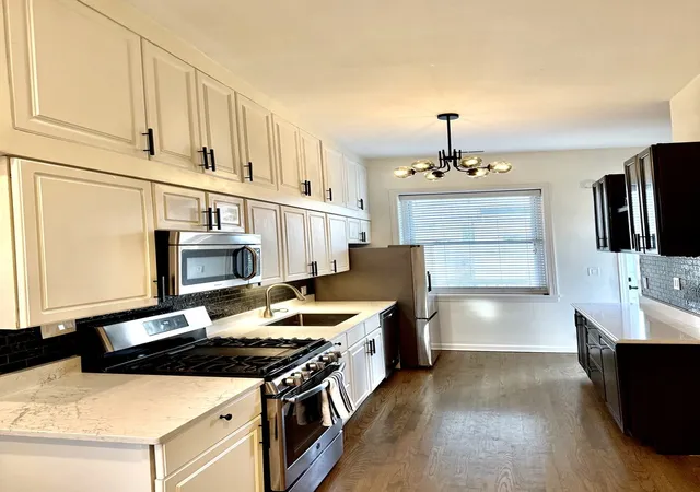 Photo 4 of Condo for sale at 1914 N Sheffield Ave #3R, Chicago, IL 60614 | MLS# 12754073 | Listing updated on 2026-09-16