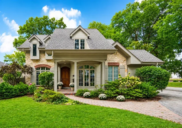 Photo 1 of Mansion for sale at 130 S Madison St, Hinsdale, IL 60521 | MLS# 12754077 | Listing updated on 2026-09-29