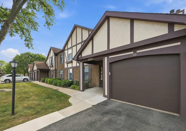 Photo 2 of Condo for sale at 4955 Kimball Hl Dr #C2, Rolling Meadows, IL 60008 | MLS# 12754084 | Listing updated on 2026-09-23
