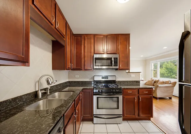 Listing Photo 4 - Condo for sale in building located at 38 Elgin Ave, Forest Park, IL 60130 - Unit #B6