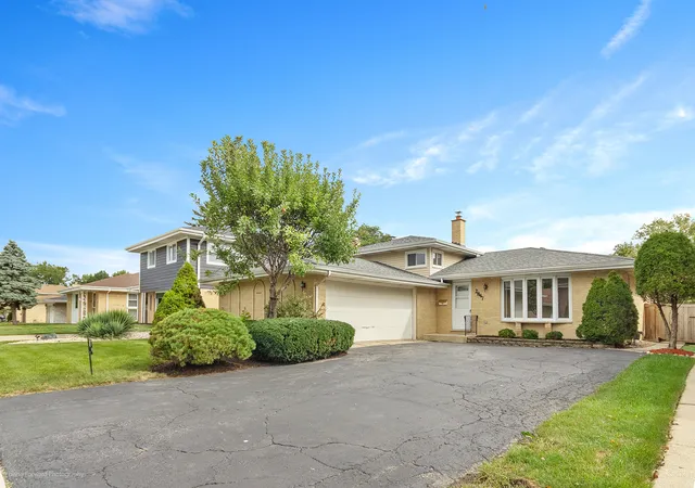 Photo 1 of Single family home for sale at 2847 Buckingham Ave, Westchester, IL 60154 | MLS# 12754101 | Listing updated on 2026-09-27