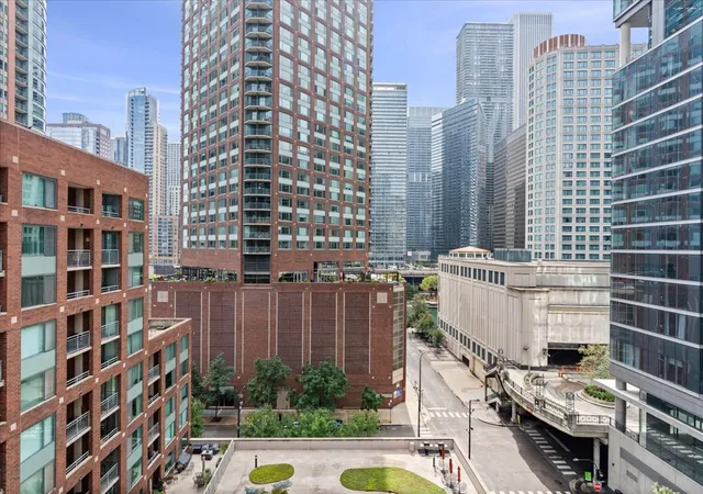 Photo 2 of Condo for sale at 440 N Mcclurg Ct #1105, Chicago, IL 60611 | MLS# 12754117 | Listing updated on 2026-09-23