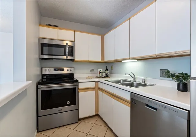 Photo 4 of Condo for sale at 440 N Mcclurg Ct #1105, Chicago, IL 60611 | MLS# 12754117 | Listing updated on 2026-09-23
