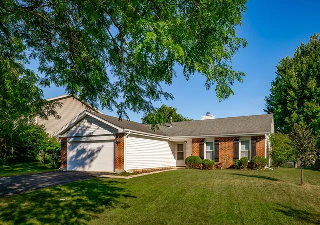 Photo 3 of Single family home for sale at 1704 Stratton Pond Ln, Schaumburg, IL 60194 | MLS# 12754122 | Listing updated on 2026-09-15