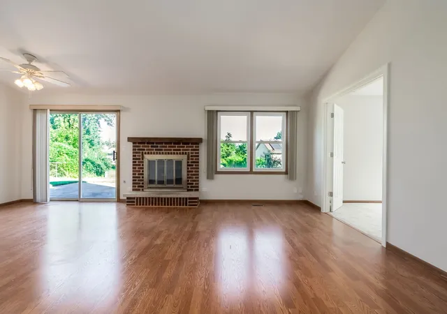 Photo 4 of Single family home for sale at 1704 Stratton Pond Ln, Schaumburg, IL 60194 | MLS# 12754122 | Listing updated on 2026-09-15