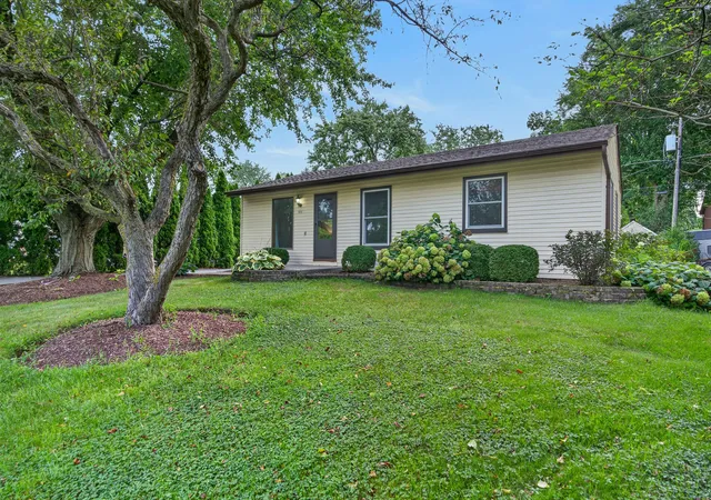 Photo 1 of Single family home for sale at 6712 Silver Lake Rd, Cary, IL 60013 | MLS# 12754125 | Listing updated on 2026-09-23