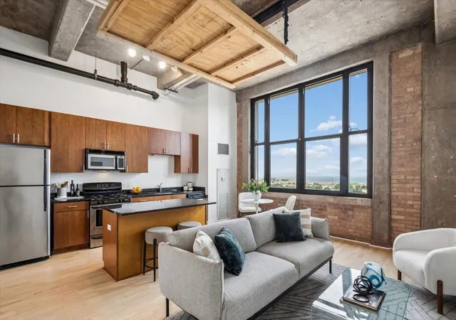 Photo 3 of Condo for sale at 320 E 21st Street #807, Chicago, IL 60616 | MLS# 12754126 | Listing updated on 2026-09-14