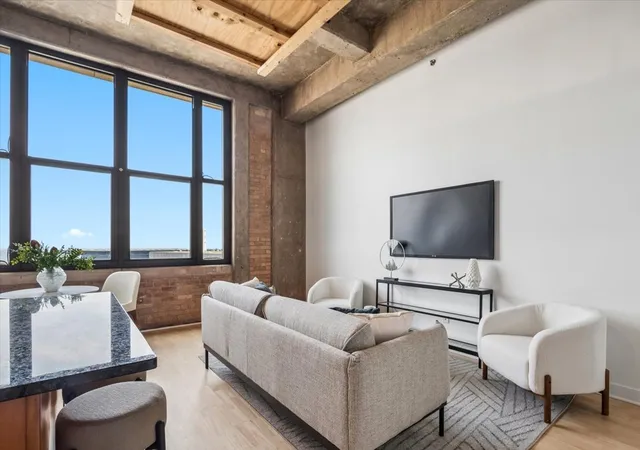 Photo 4 of Condo for sale at 320 E 21st Street #807, Chicago, IL 60616 | MLS# 12754126 | Listing updated on 2026-09-14