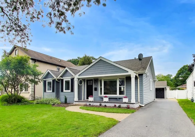 Photo 2 of Single family home for sale at 202 N Prospect Manor Ave, Mount Prospect, IL 60056 | MLS# 12754128 | Listing updated on 2026-09-14