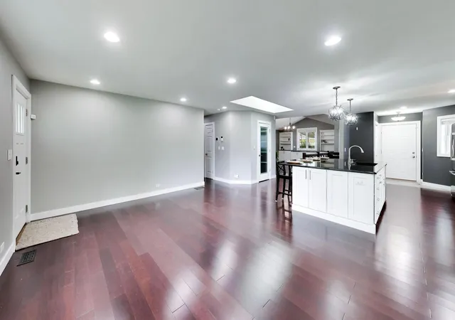 Photo 4 of Single family home for sale at 202 N Prospect Manor Ave, Mount Prospect, IL 60056 | MLS# 12754128 | Listing updated on 2026-09-28