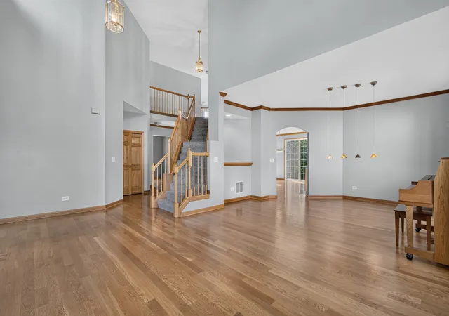 Photo 3 of Single family home for sale at 2570 N Jade Ave, Arlington Heights, IL 60004 | MLS# 12754131 | Listing updated on 2026-09-15
