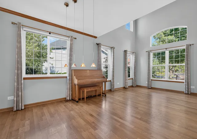 Photo 3 of Single family home for sale at 2570 N Jade Ave, Arlington Heights, IL 60004 | MLS# 12754131 | Listing updated on 2026-09-15