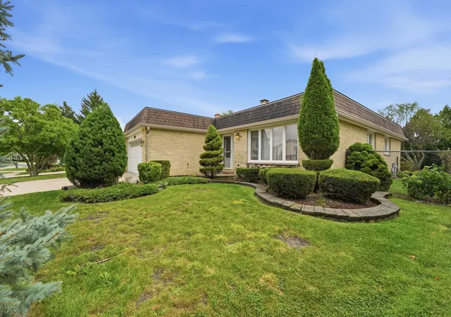 Photo 2 of Single family home for sale at 139 Harding Ave, Des Plaines, IL 60016 | MLS# 12754140 | Listing updated on 2026-09-21