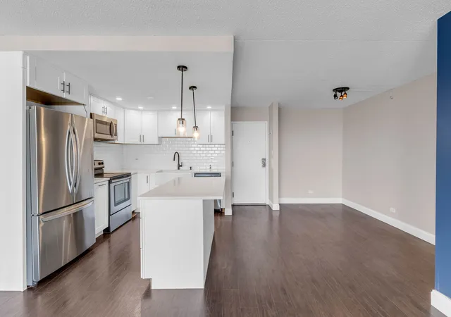 Photo 4 of Condo for sale at 2005 S Finley Rd #905, Lombard, IL 60148 | MLS# 12754143 | Listing updated on 2026-10-29