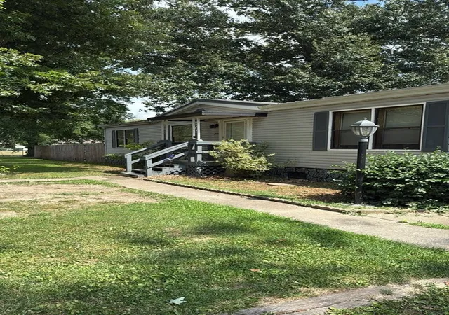 Photo 1 of Single family home for sale at 200 E Blake St, Benton, IL 62812 | MLS# 12754172 | Listing updated on 2026-09-12