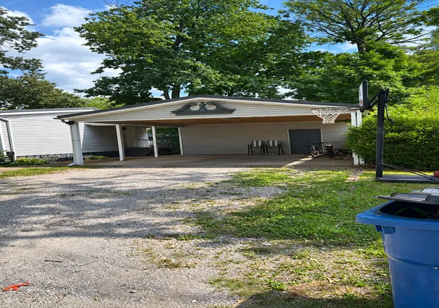 Photo 3 of Single family home for sale at 200 E Blake St, Benton, IL 62812 | MLS# 12754172 | Listing updated on 2026-09-12