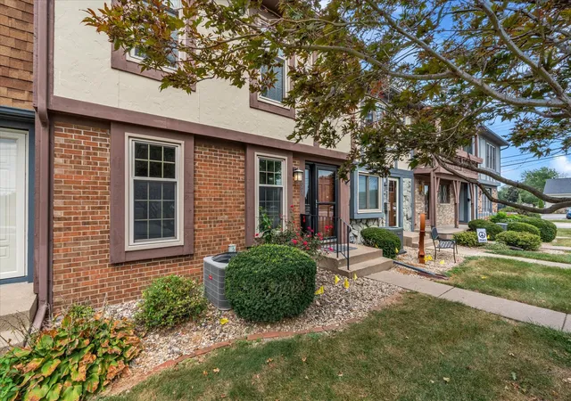 Photo 2 of Townhouse for sale at 3727 31st Avenue, Rock Island, IL 61201 | MLS# 12754177 | Listing updated on 2026-10-06