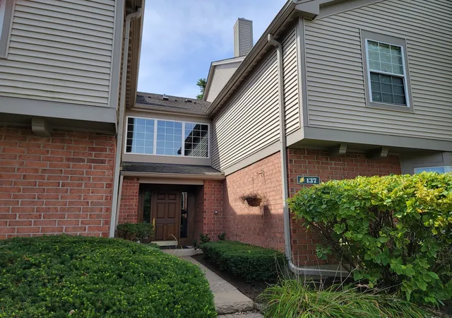 Photo 2 of Sale Pending at 137 White Oak Ct #1, Schaumburg, IL 60195 | MLS# 12754179 | Listing updated on 2026-10-15