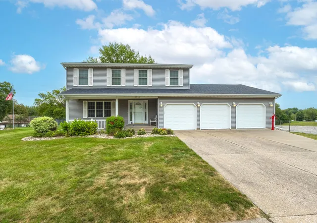 Single family home for sale at 3715 Fairhaven Rd, Davenport, IA 52807 | MLS# 12754189