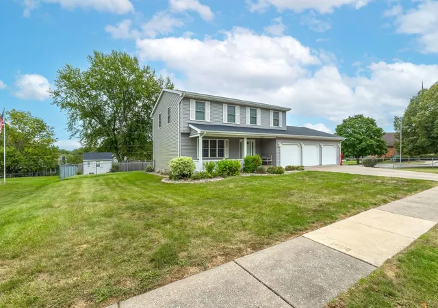 Photo 1 of Single family home for sale at 3715 Fairhaven Rd, Davenport, IA 52807 | MLS# 12754189 | Listing updated on 2026-10-20