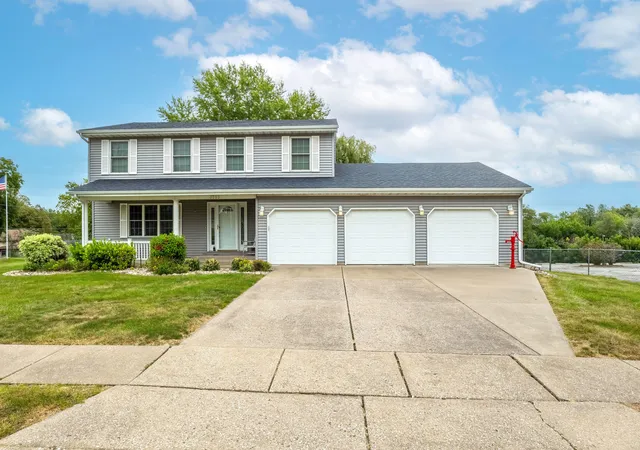 Photo 2 of Single family home for sale at 3715 Fairhaven Rd, Davenport, IA 52807 | MLS# 12754189 | Listing updated on 2026-10-20