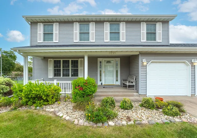 Photo 3 of Single family home for sale at 3715 Fairhaven Rd, Davenport, IA 52807 | MLS# 12754189 | Listing updated on 2026-10-20