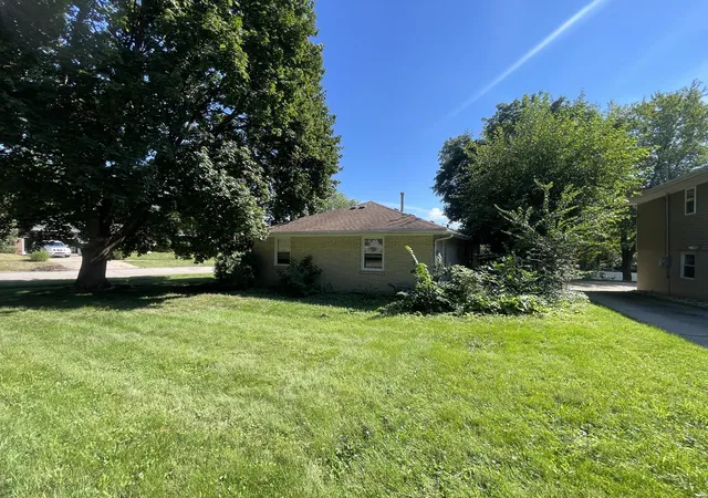 Photo 4 of Single family home for sale at 3303 Greenwood Ave, Rockford, IL 61107 | MLS# 12754193 | Listing updated on 2026-09-12