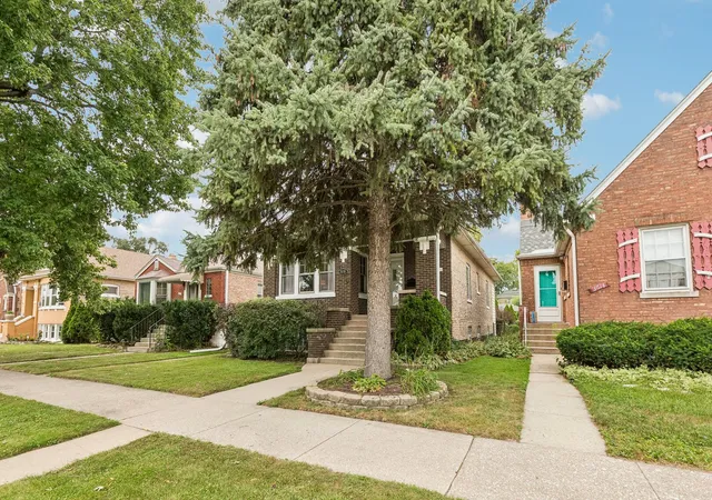 Photo 3 of Single family home for sale at 3616 Wisconsin Ave, Berwyn, IL 60402 | MLS# 12754195 | Listing updated on 2026-10-01