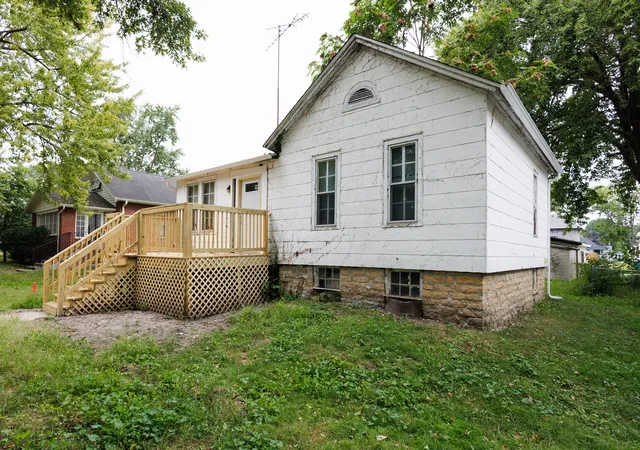 Photo 2 of Single family home for sale at 1065 S 4th Avenue, Kankakee, IL 60901 | MLS# 12754197 | Listing updated on 2026-09-18