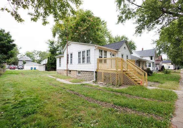 Photo 3 of Single family home for sale at 1065 S 4th Avenue, Kankakee, IL 60901 | MLS# 12754197 | Listing updated on 2026-09-18