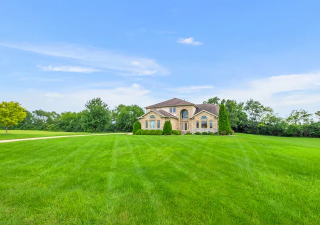 Photo 2 of Single family home for sale at 6921 W Mccampbell Dr, Monee, IL 60449 | MLS# 12754199 | Listing updated on 2026-09-14