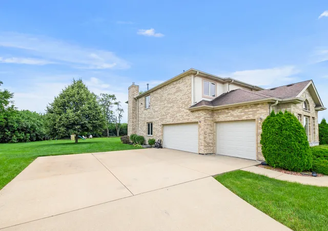 Photo 3 of Single family home for sale at 6921 W Mccampbell Dr, Monee, IL 60449 | MLS# 12754199 | Listing updated on 2026-09-14