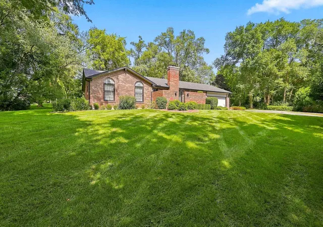 Photo 2 of Single family home for sale at 806 Roberts Rd, Tower Lakes, IL 60010 | MLS# 12754204 | Listing updated on 2026-09-20